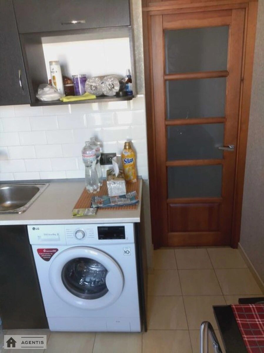 Apartment for rent. 1 room, 39 m², 5th floor/5 floors. Darnytskyy rayon, Kyiv. 