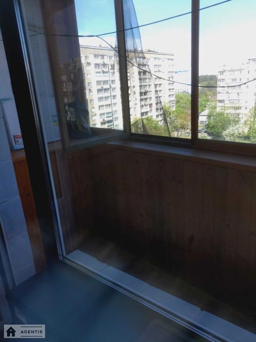 Apartment for rent. 1 room, 39 m², 5th floor/5 floors. Darnytskyy rayon, Kyiv. 