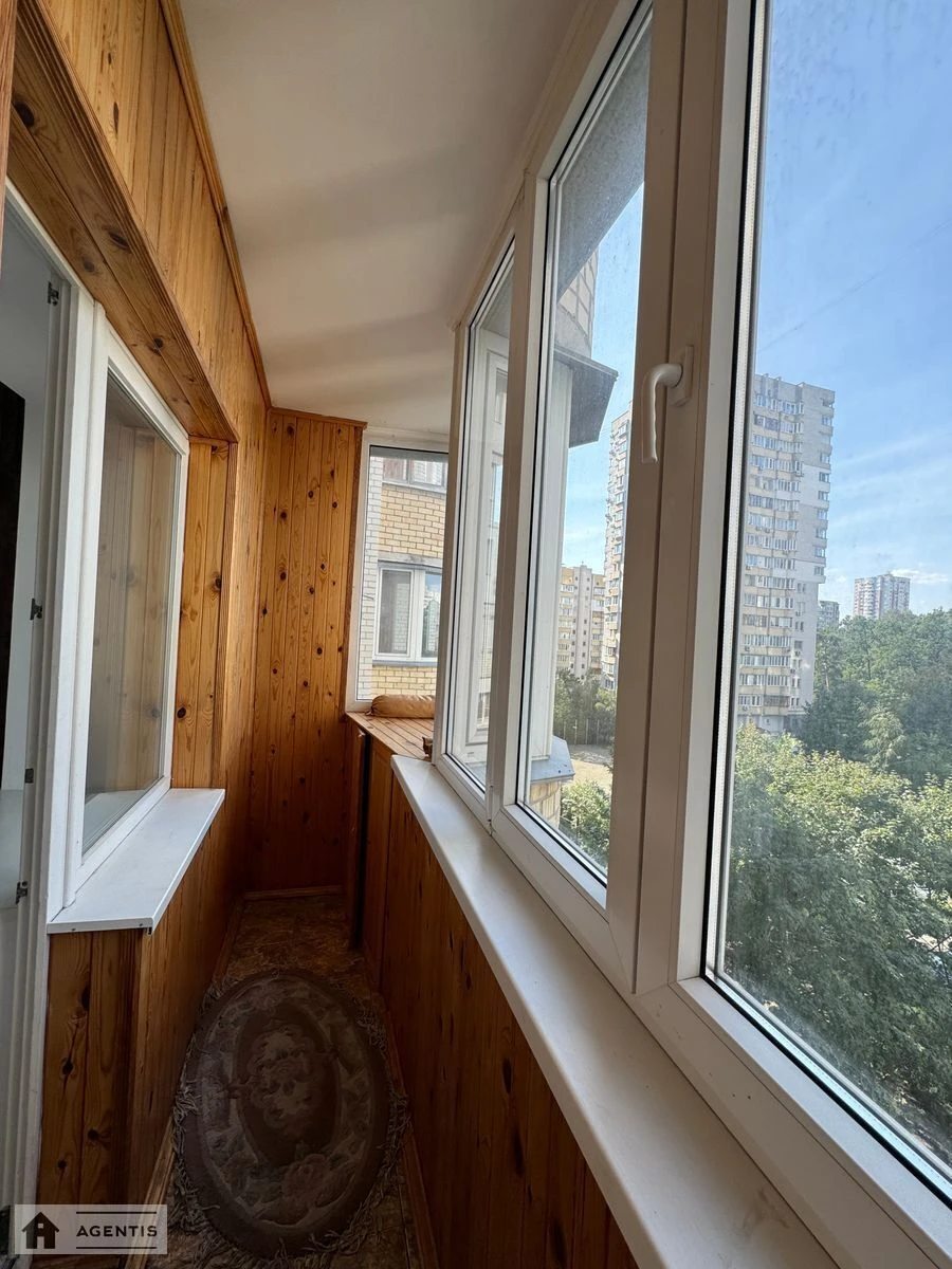 Apartment for rent. 3 rooms, 112 m², 6th floor/14 floors. 10, Vidpochynku 10, Kyiv. 