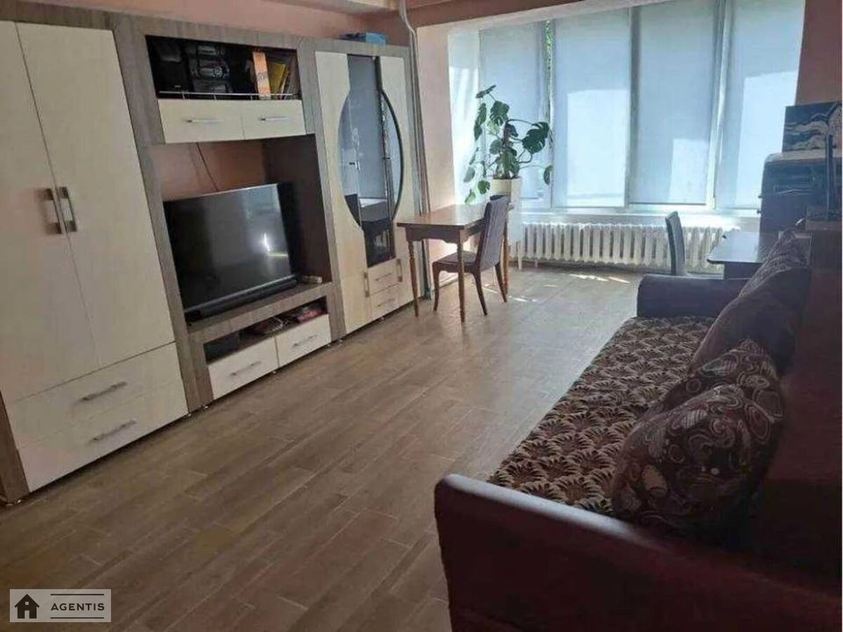 Apartment for rent. 3 rooms, 64 m², 3rd floor/5 floors. 5, Brativ Malakovykh vul.  Borysa Zhytkova, Kyiv. 