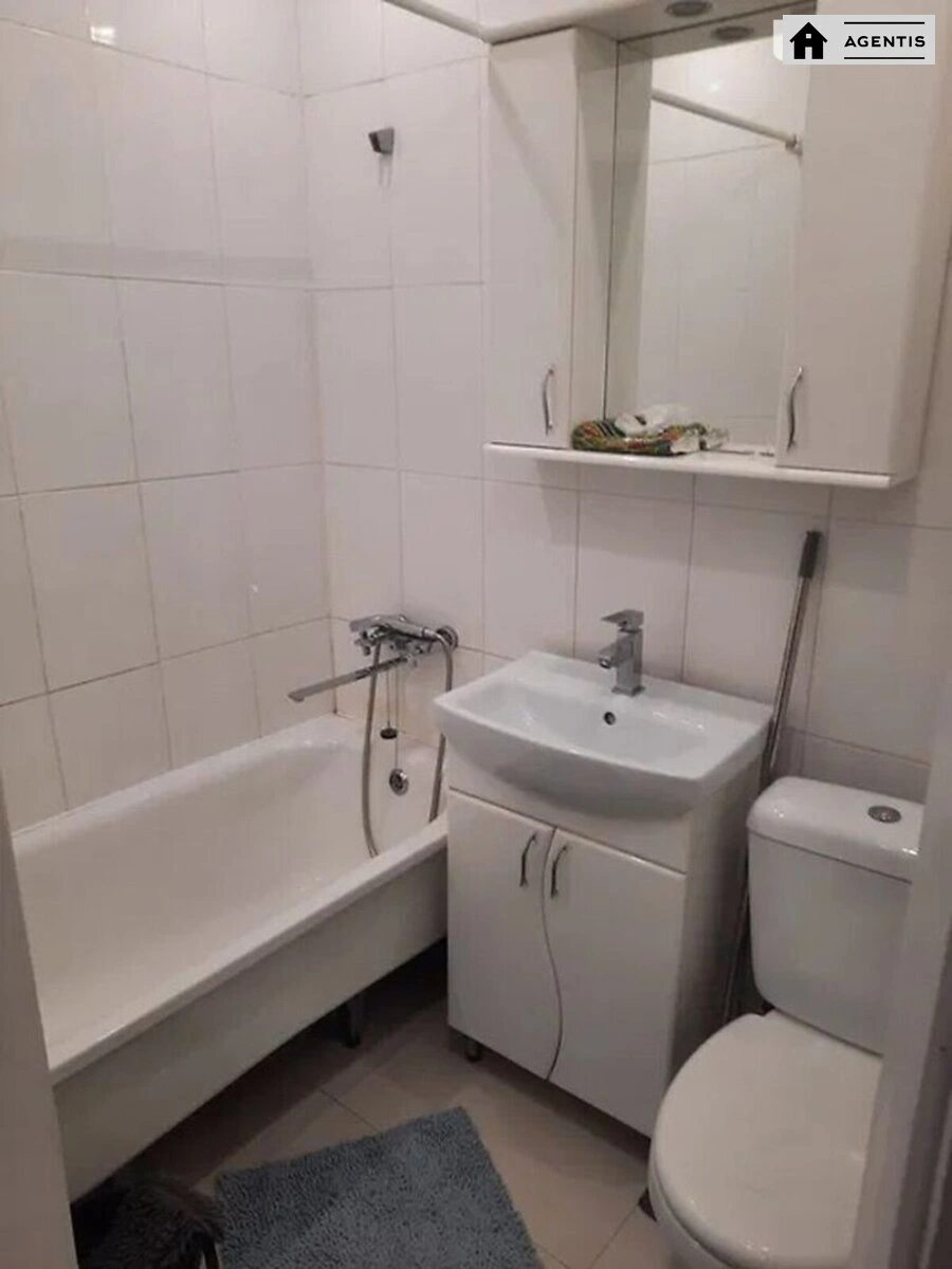 Сдам квартиру. 2 rooms, 41 m², 4th floor/16 floors. 11, Степана Руданського вул., Киев. 