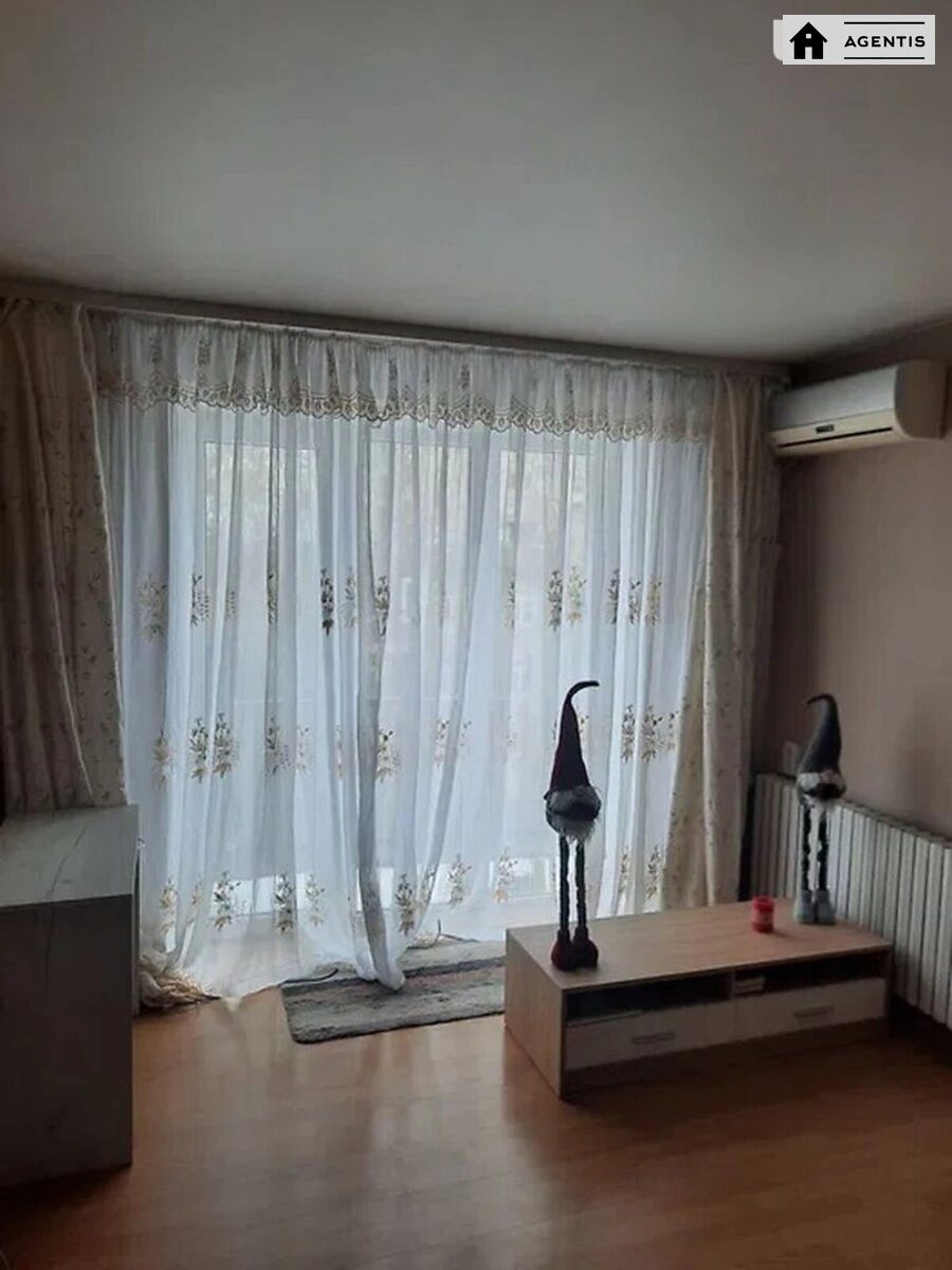 Сдам квартиру. 2 rooms, 41 m², 4th floor/16 floors. 11, Степана Руданського вул., Киев. 