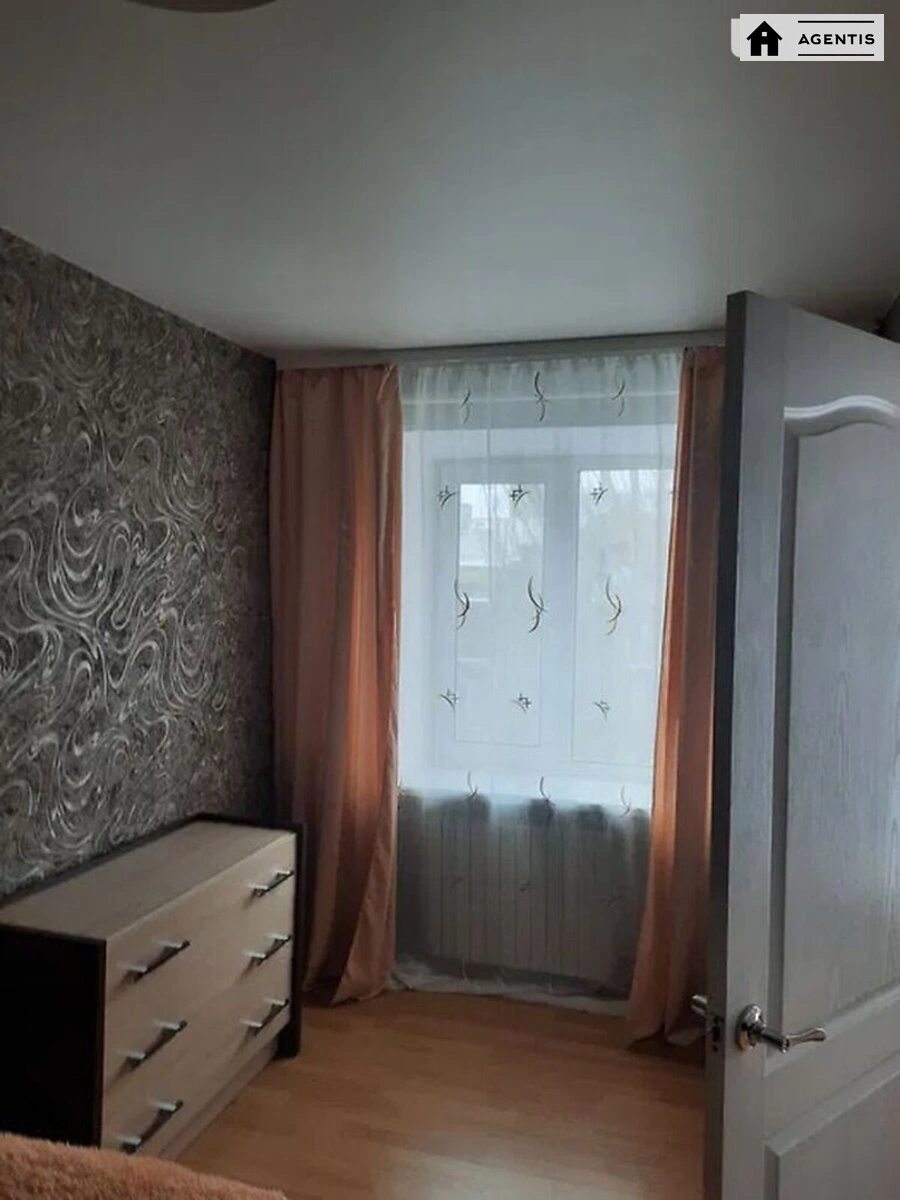 Сдам квартиру. 2 rooms, 41 m², 4th floor/16 floors. 11, Степана Руданського вул., Киев. 