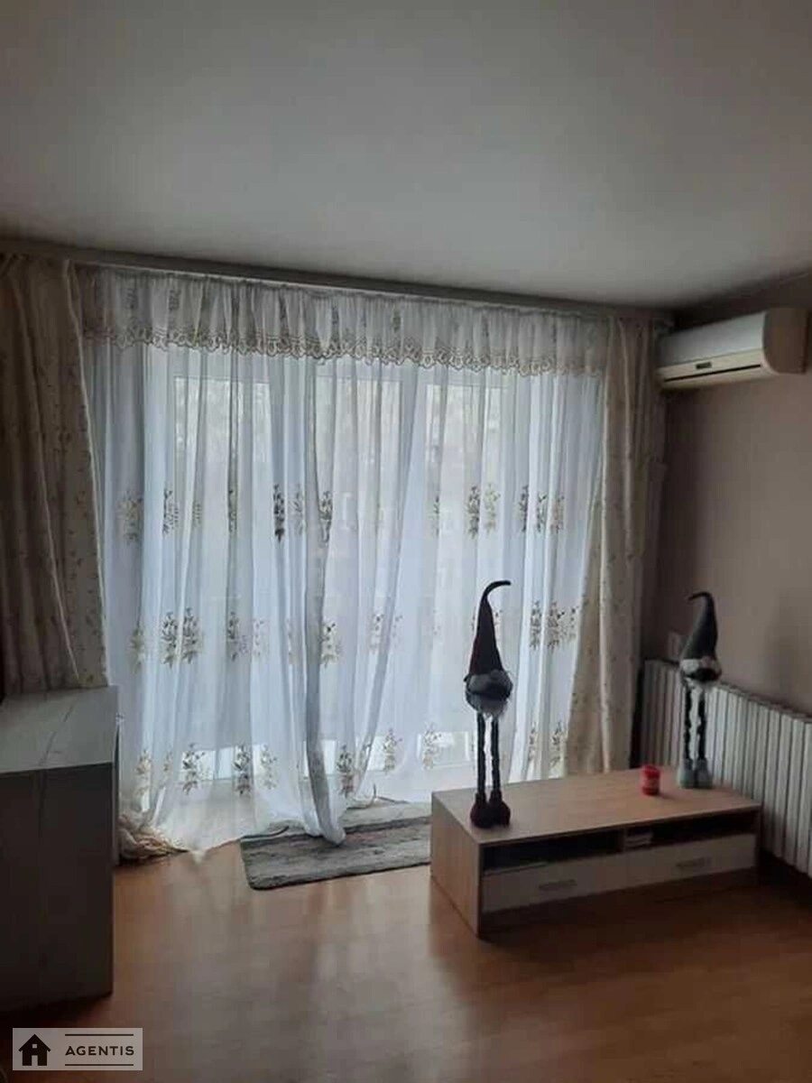 Сдам квартиру. 2 rooms, 41 m², 4th floor/16 floors. 11, Степана Руданського вул., Киев. 