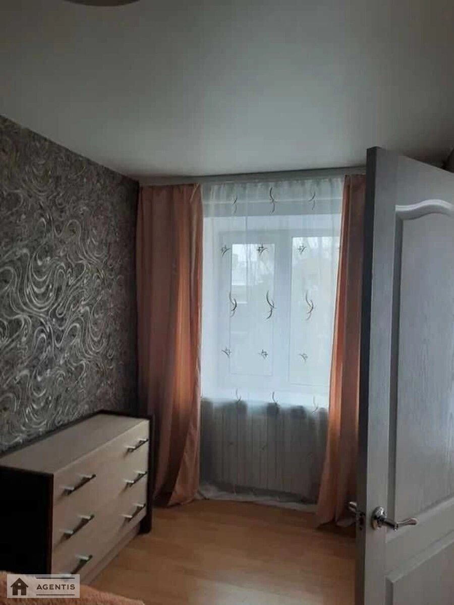 Сдам квартиру. 2 rooms, 41 m², 4th floor/16 floors. 11, Степана Руданського вул., Киев. 