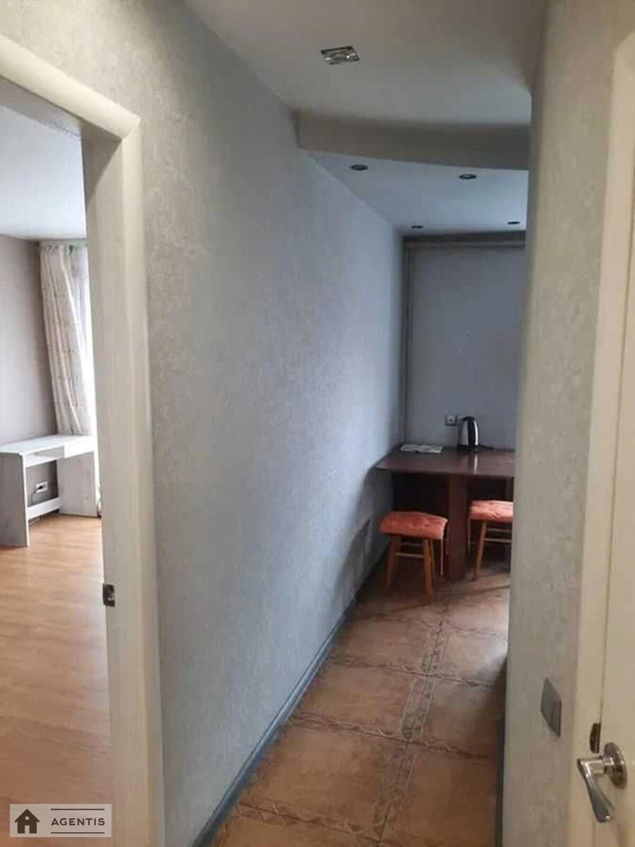 Сдам квартиру. 2 rooms, 41 m², 4th floor/16 floors. 11, Степана Руданського вул., Киев. 