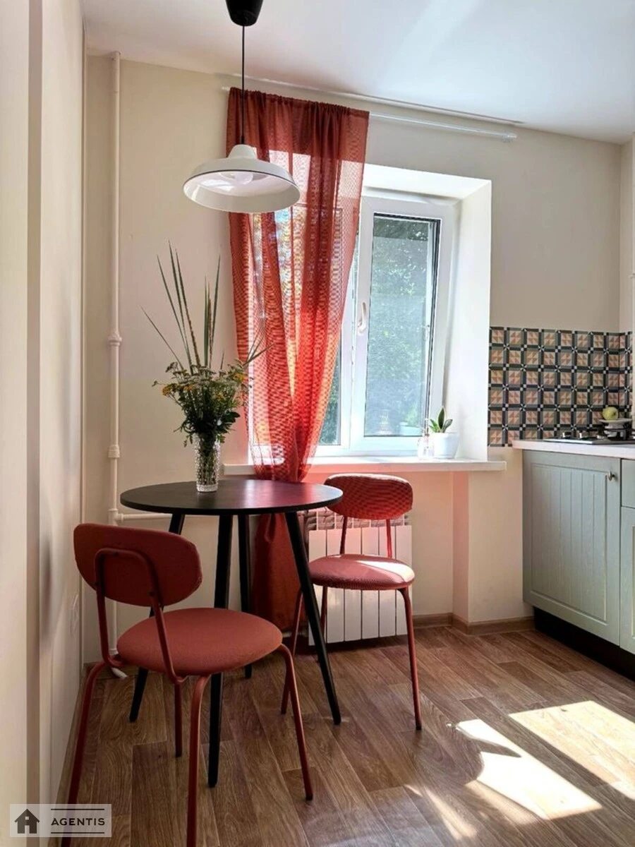 Apartment for rent. 1 room, 32 m², 2nd floor/5 floors. 10, Lesi Ukrayinky 10, Kyiv. 