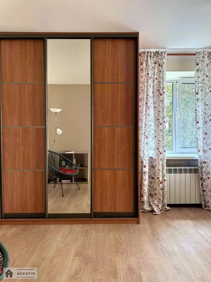 Apartment for rent. 1 room, 32 m², 2nd floor/5 floors. 10, Lesi Ukrayinky 10, Kyiv. 