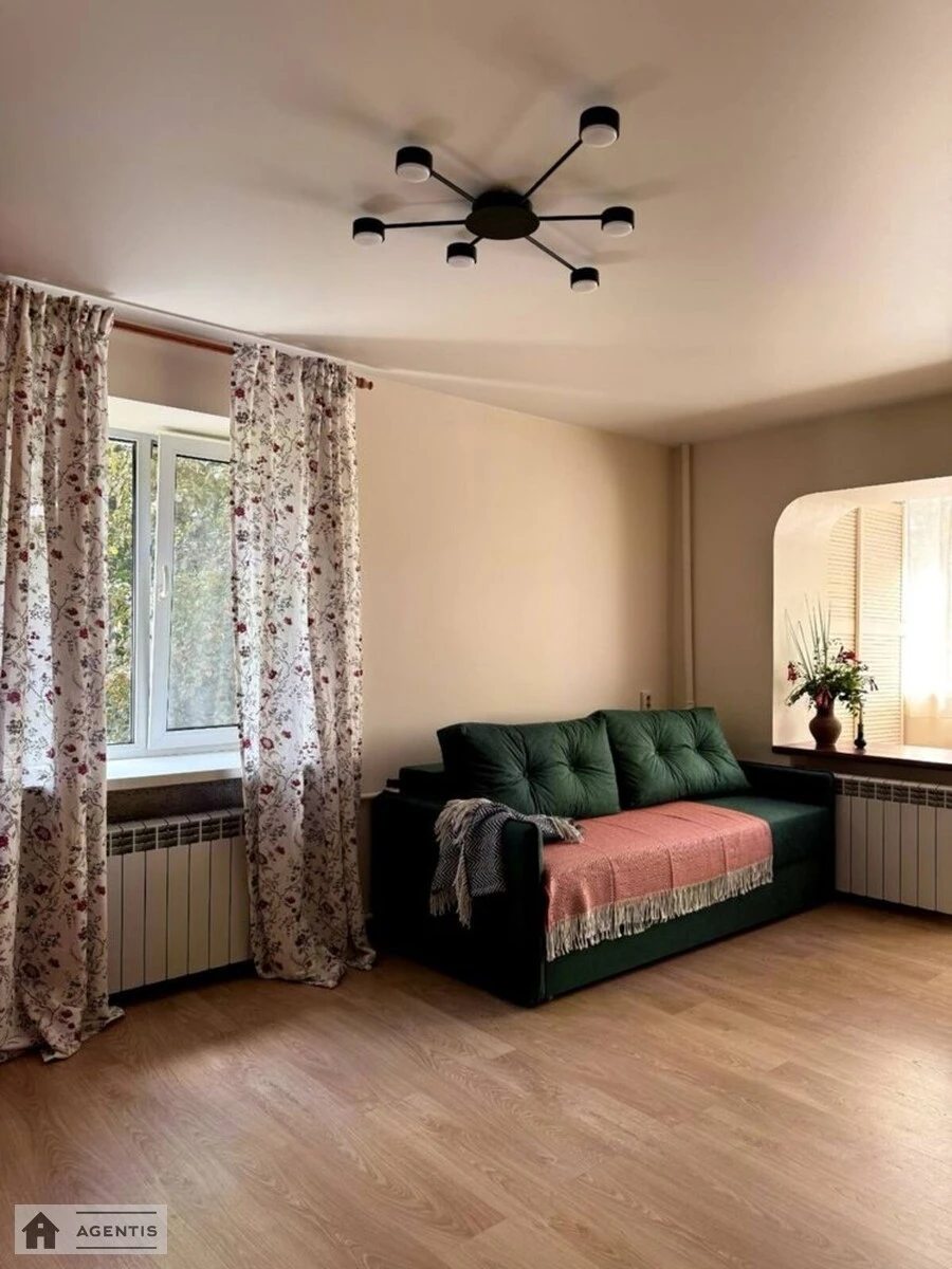 Apartment for rent. 1 room, 32 m², 2nd floor/5 floors. 10, Lesi Ukrayinky 10, Kyiv. 