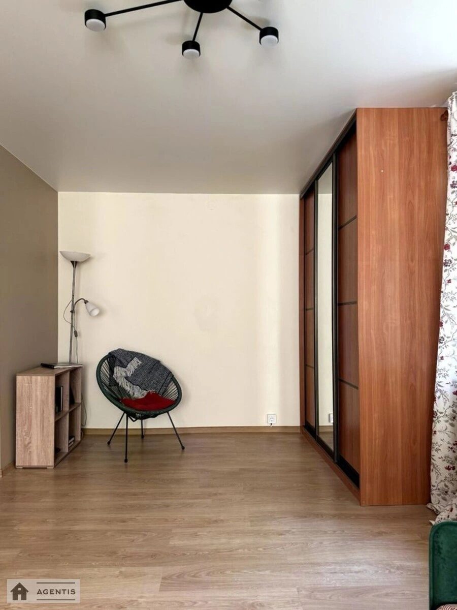 Сдам квартиру. 1 room, 32 m², 2nd floor/5 floors. 10, Леси Украинки 10, Киев. 