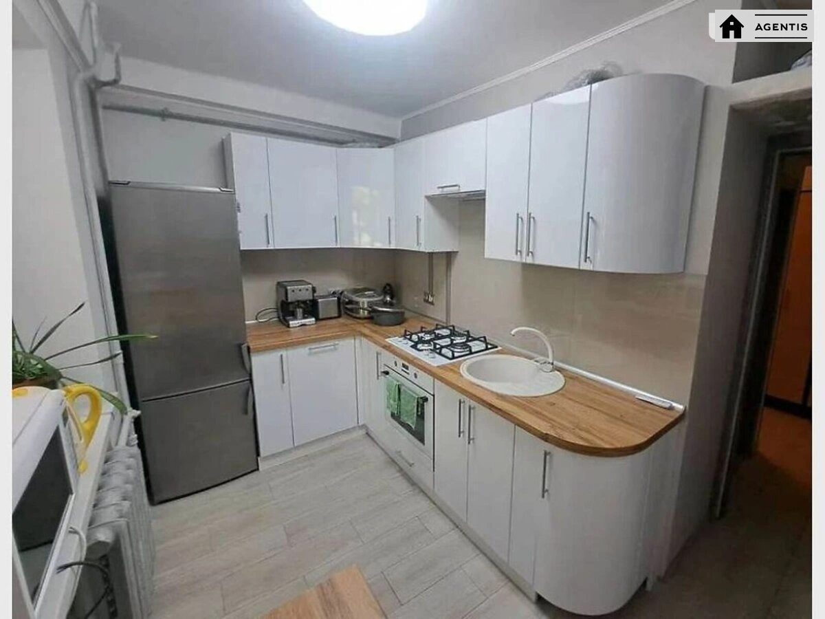 Apartment for rent. 3 rooms, 64 m², 3rd floor/5 floors. 5, Brativ Malakovykh vul.  Borysa Zhytkova, Kyiv. 