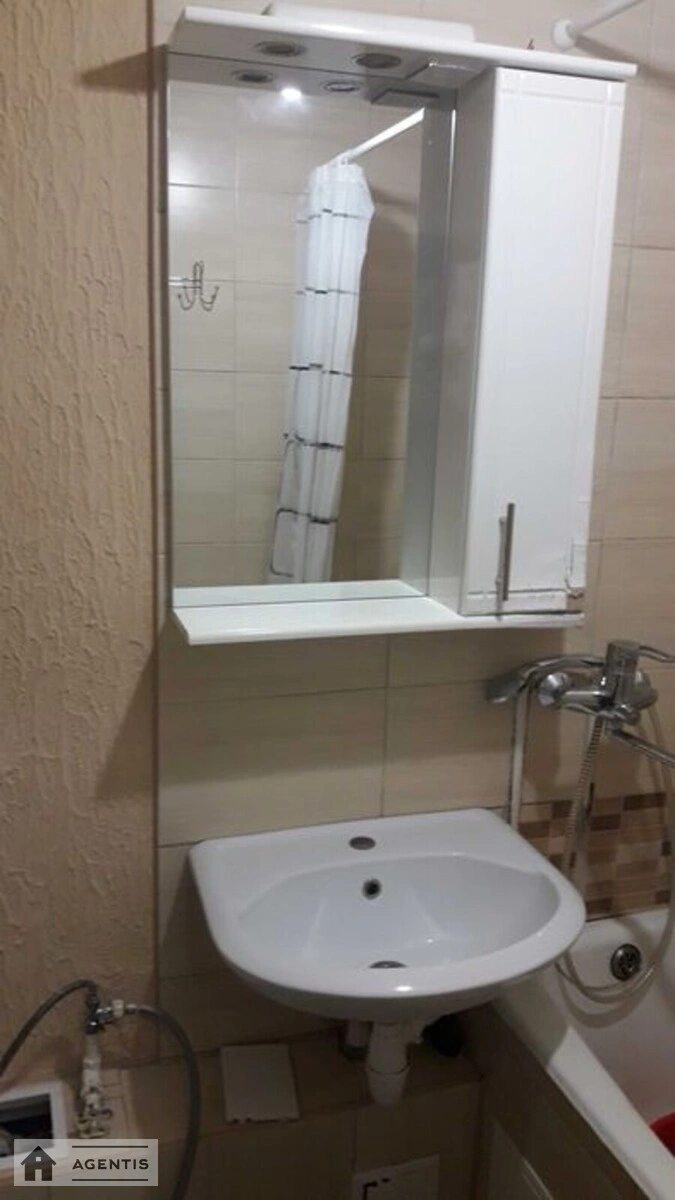 Сдам квартиру. 1 room, 26 m², 1st floor/9 floors. 37, Демиевская 37, Киев. 