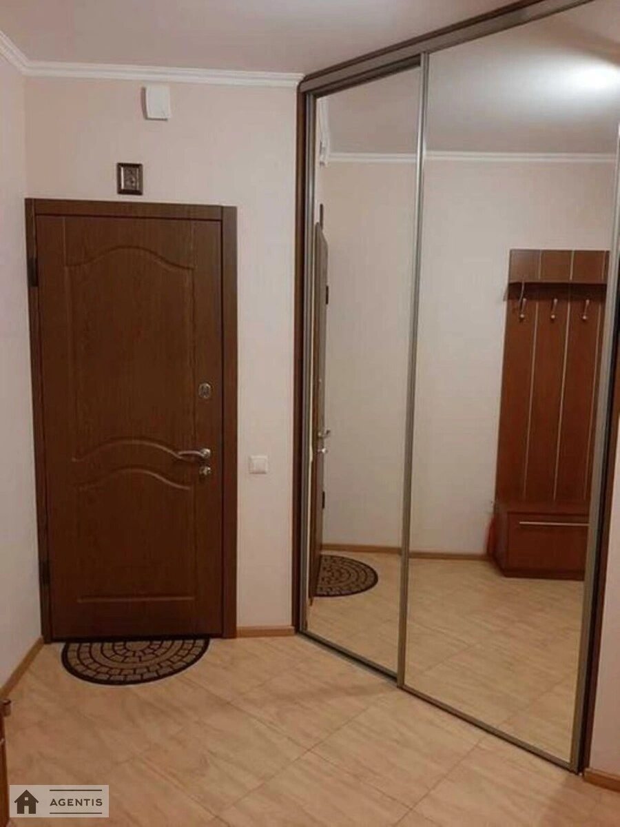 Apartment for rent. 1 room, 44 m², 3rd floor/5 floors. 30, Bratyslavska 30, Kyiv. 