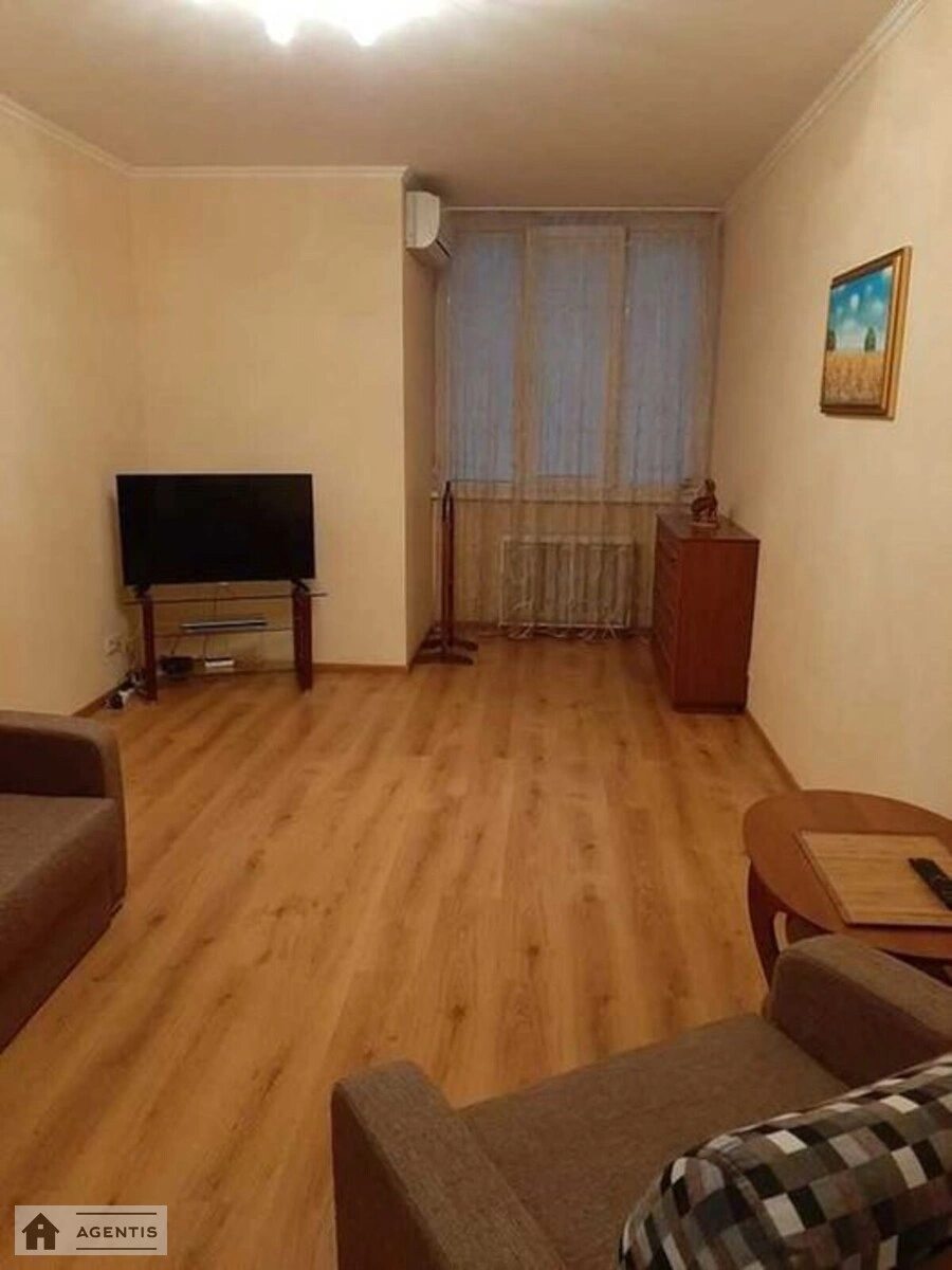 Apartment for rent. 1 room, 44 m², 3rd floor/5 floors. 30, Bratyslavska 30, Kyiv. 