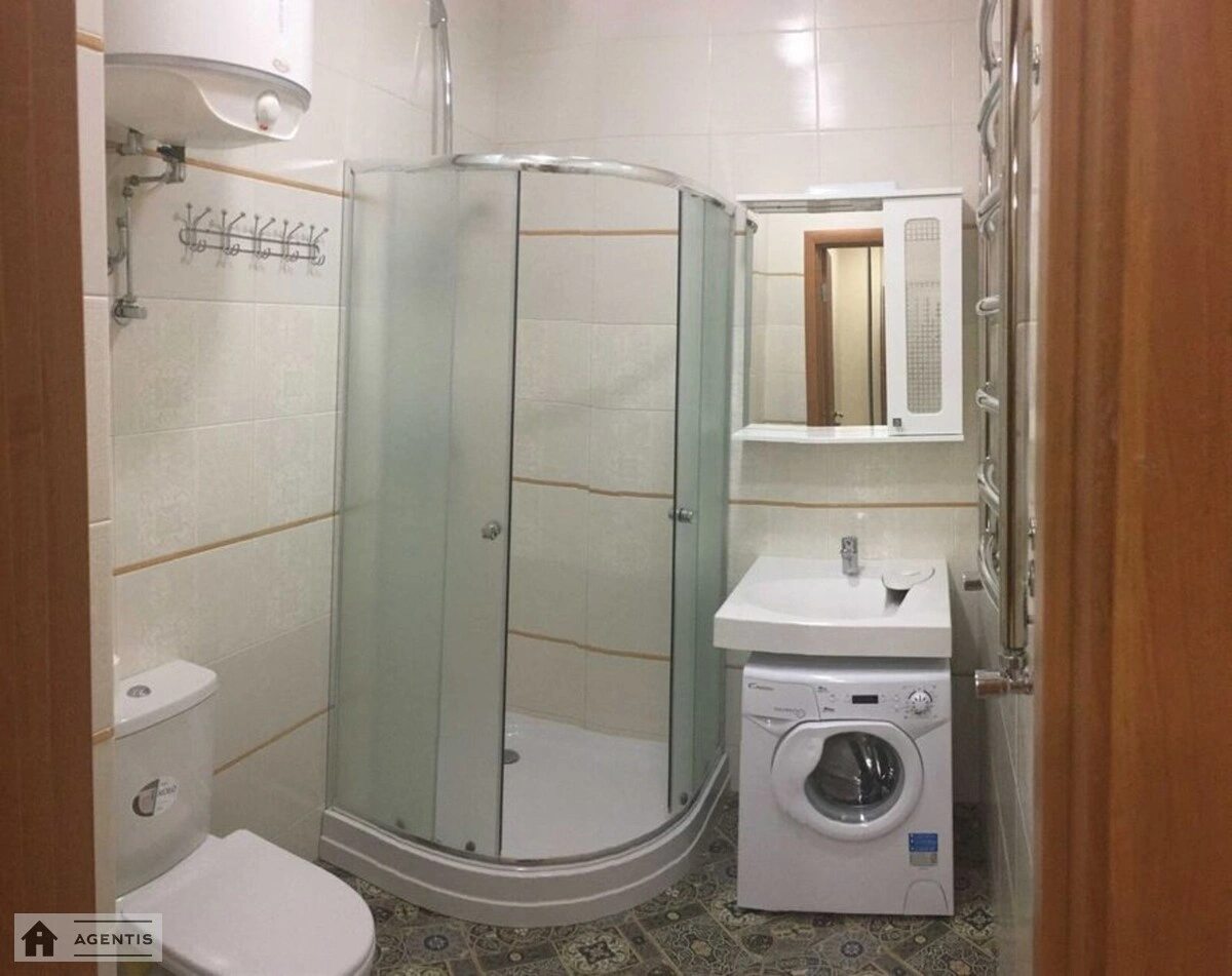 Сдам квартиру. 1 room, 39 m², 1st floor/6 floors. Метрологическая, Киев. 