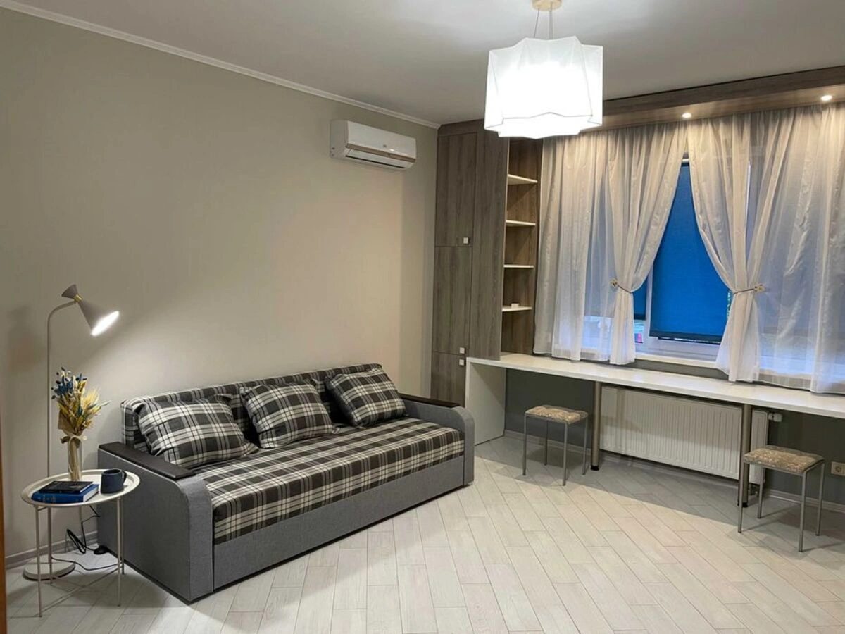 Сдам квартиру. 1 room, 39 m², 1st floor/6 floors. Метрологическая, Киев. 