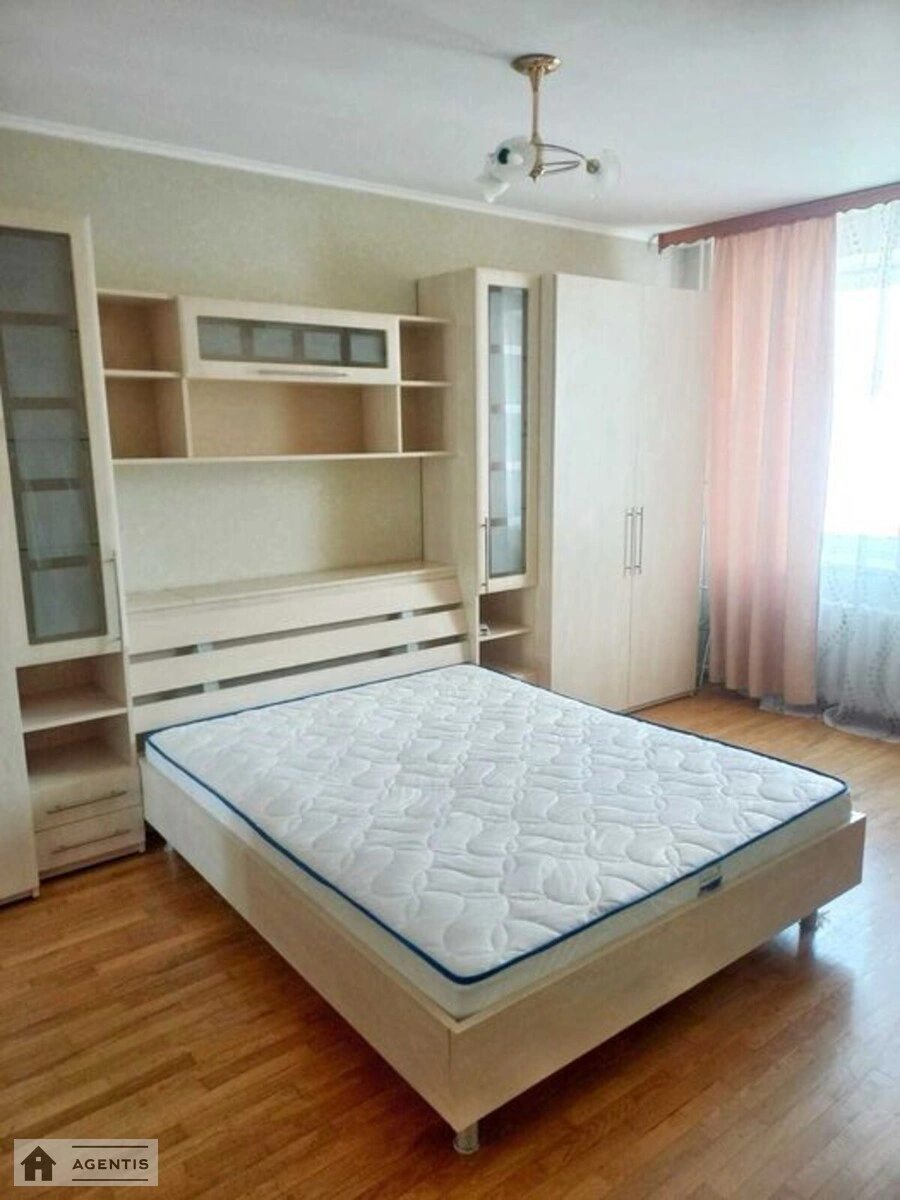 Apartment for rent. 2 rooms, 72 m², 18 floor/24 floors. 16, Mykoly Bazhana prosp., Kyiv. 