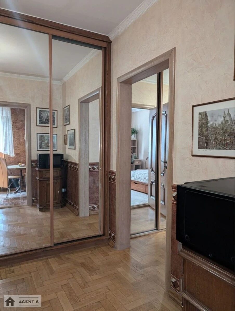 Сдам квартиру. 2 rooms, 55 m², 2nd floor/10 floors. 16, Миколи Ушакова вул., Киев. 