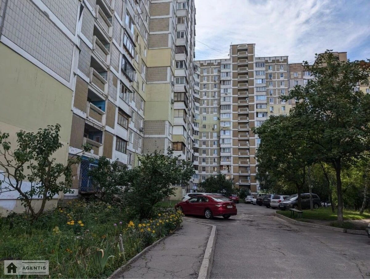 Сдам квартиру. 2 rooms, 55 m², 2nd floor/10 floors. 16, Миколи Ушакова вул., Киев. 