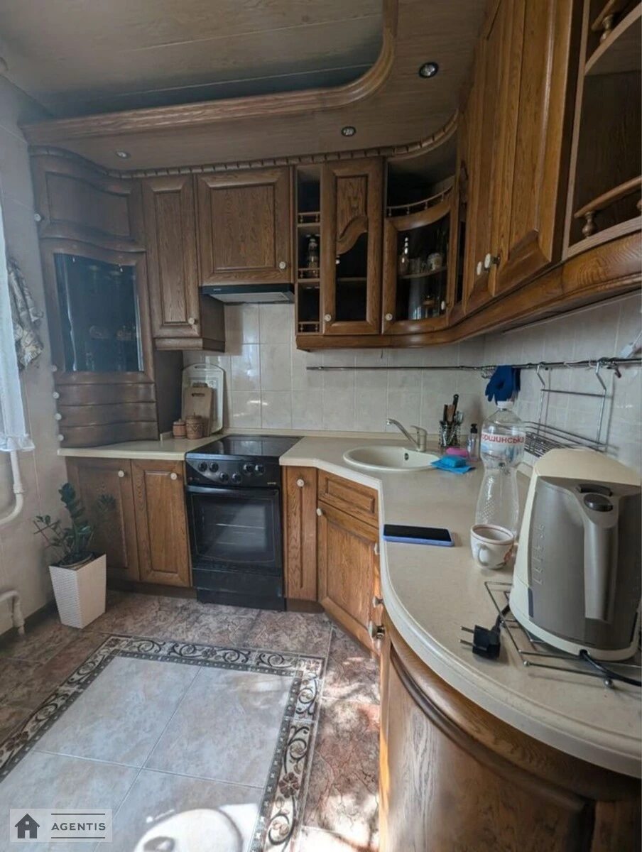 Сдам квартиру. 2 rooms, 55 m², 2nd floor/10 floors. 16, Миколи Ушакова вул., Киев. 