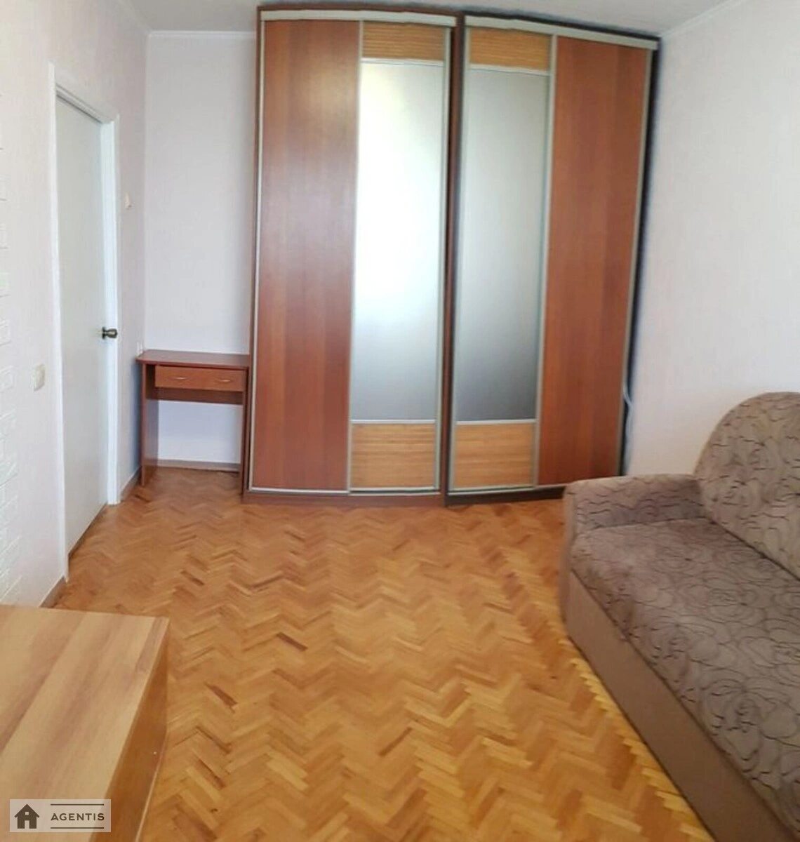 Apartment for rent. 1 room, 32 m², 8th floor/9 floors. Nizhynska, Kyiv. 