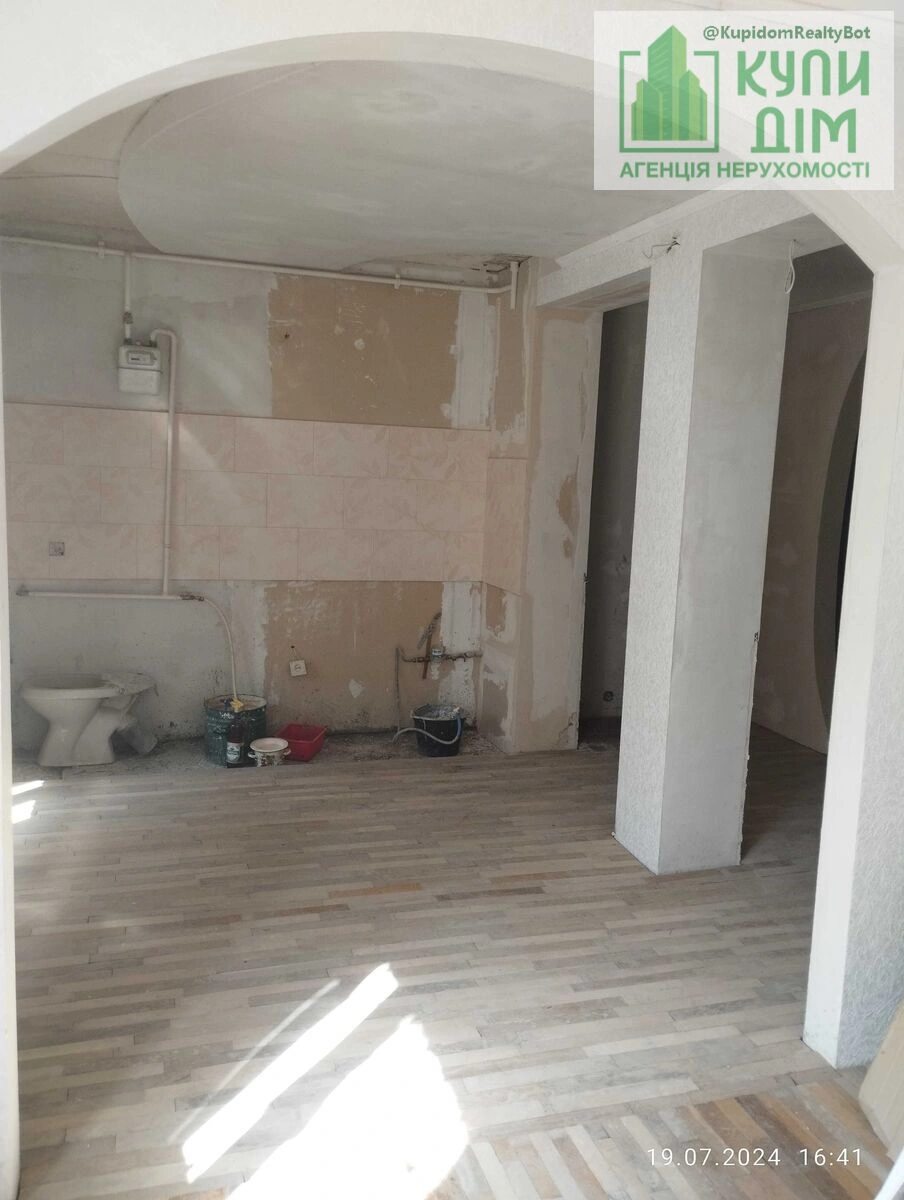 Продаж квартири. 3 rooms, 65 m², 1st floor/5 floors. Подільський (ленінський), Кропивницький. 