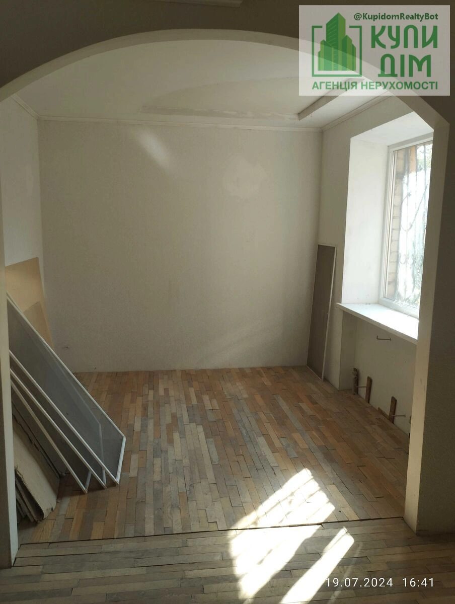 Продаж квартири. 3 rooms, 65 m², 1st floor/5 floors. Подільський (ленінський), Кропивницький. 