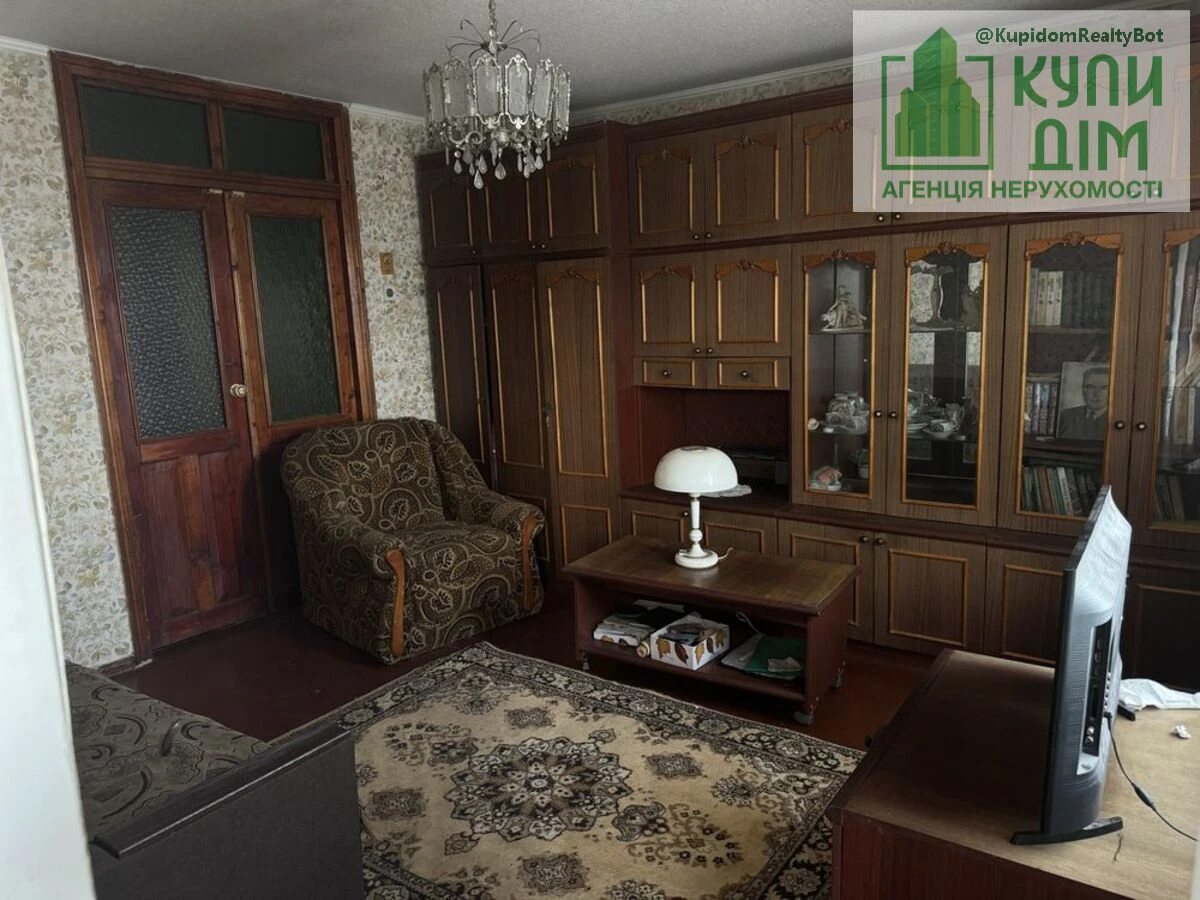 Apartments for sale. 2 rooms, 52 m², 5th floor/9 floors. Fortechnyy kirovskyy, Kropyvnytskyy. 