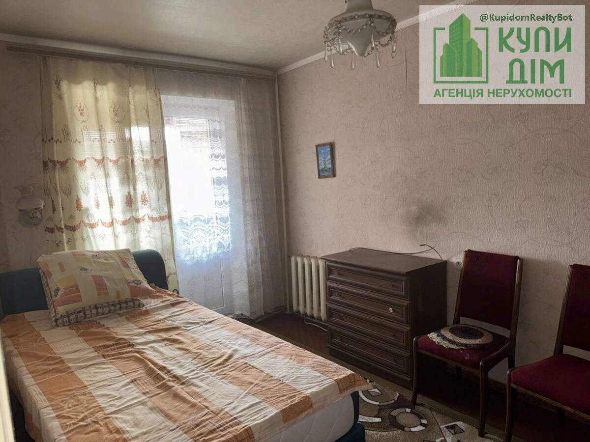 Apartments for sale. 2 rooms, 52 m², 5th floor/9 floors. Fortechnyy kirovskyy, Kropyvnytskyy. 