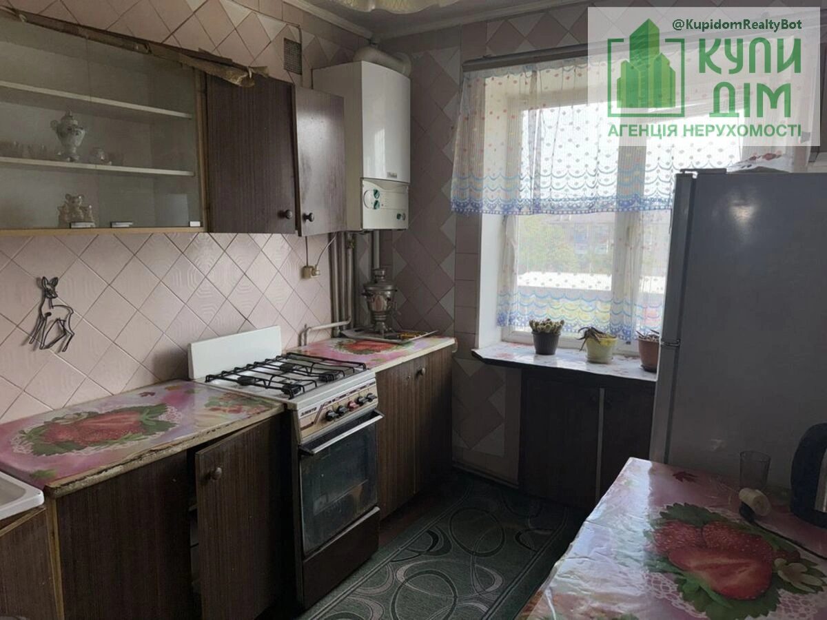 Apartments for sale. 2 rooms, 52 m², 5th floor/9 floors. Fortechnyy kirovskyy, Kropyvnytskyy. 