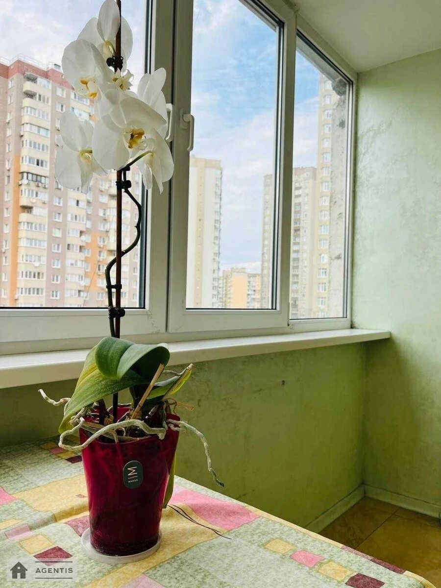 Сдам квартиру. 3 rooms, 76 m², 9th floor/11 floors. Деснянский район, Киев. 