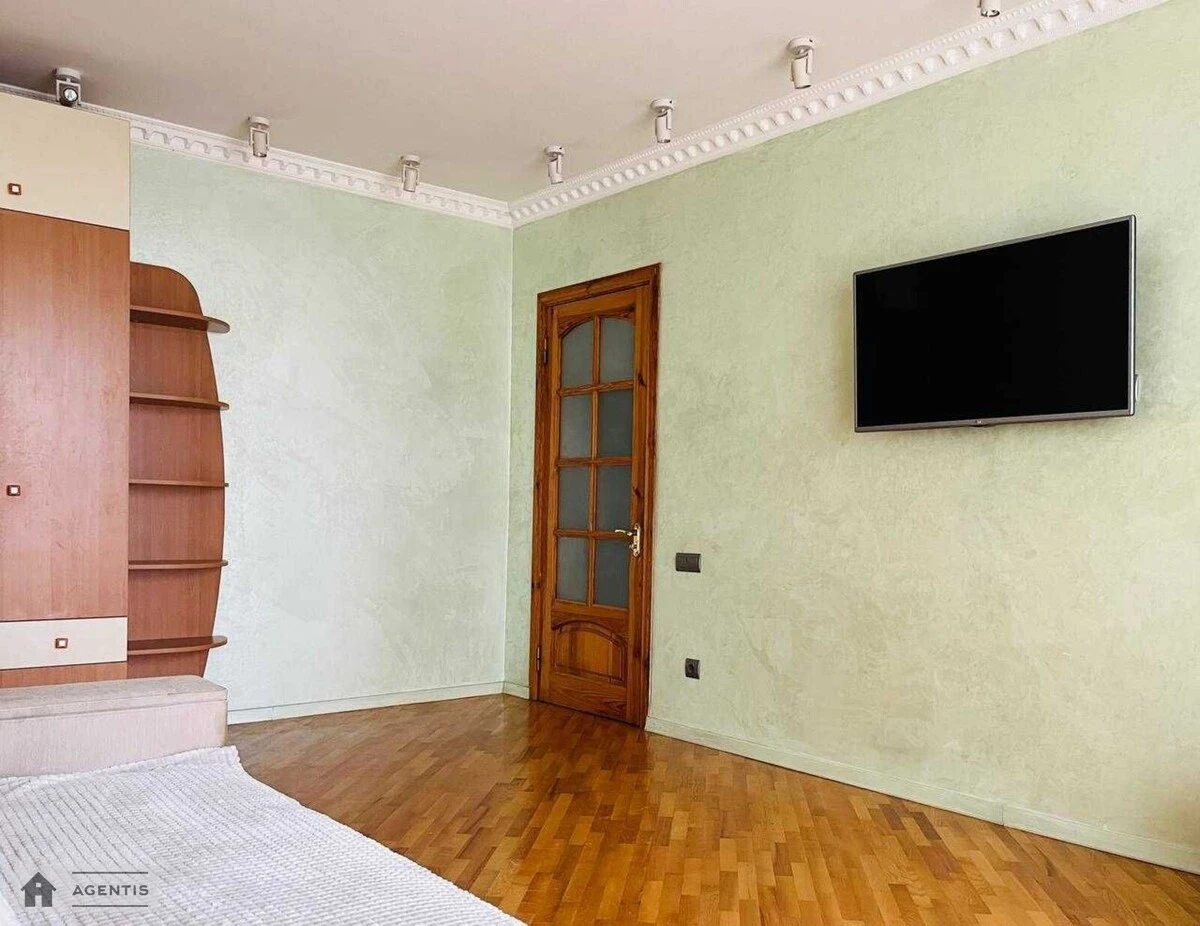 Apartment for rent. 3 rooms, 76 m², 9th floor/11 floors. Desnyanskyy rayon, Kyiv. 