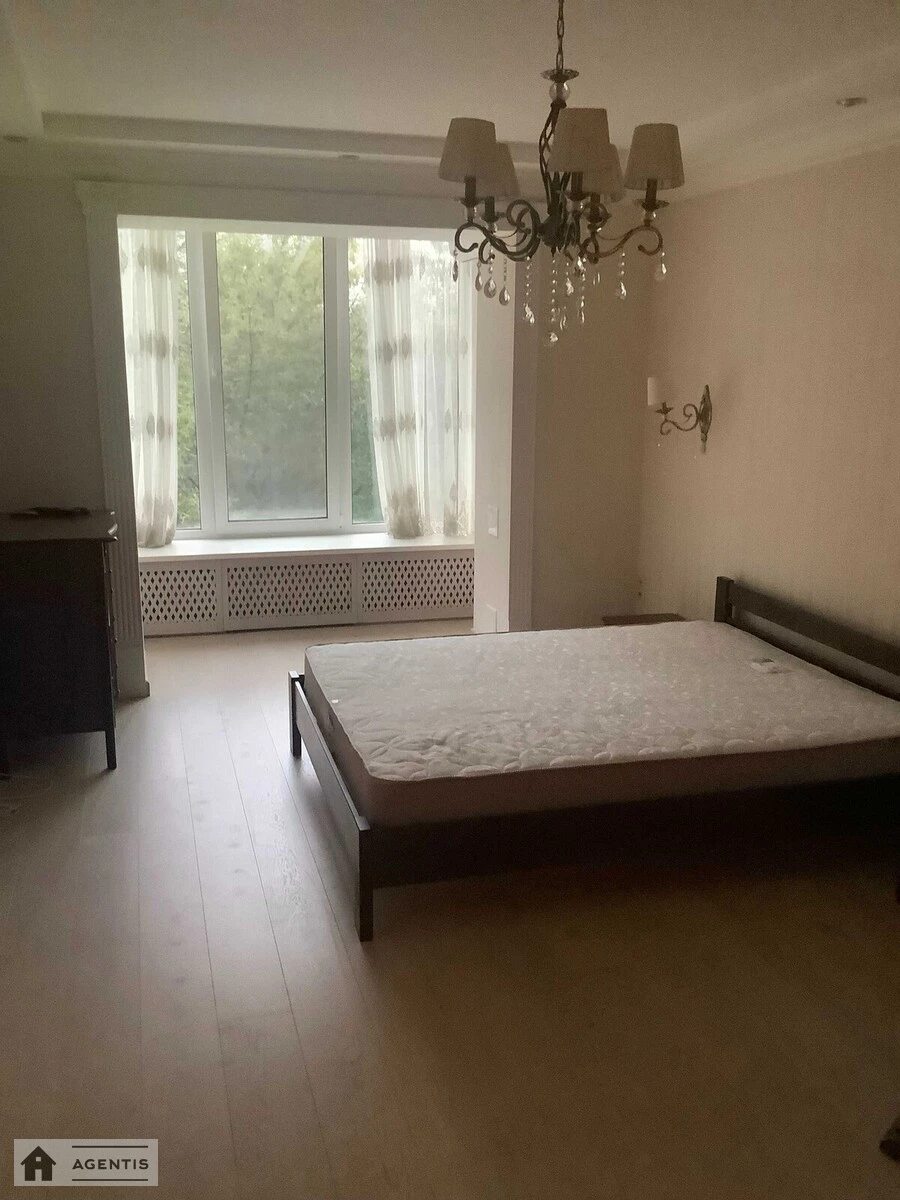 Apartment for rent. 2 rooms, 67 m², 3rd floor/10 floors. 10, Pecherskiy 10, Kyiv. 