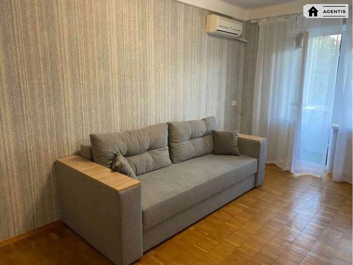 Apartment for rent. 1 room, 32 m², 4th floor/14 floors. 27, Akademika Hlushkova prosp., Kyiv. 