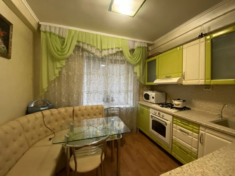 Apartments for sale. 3 rooms, 61 m², 1st floor/9 floors. 30, Svitlytckogo 30, Kyiv. 