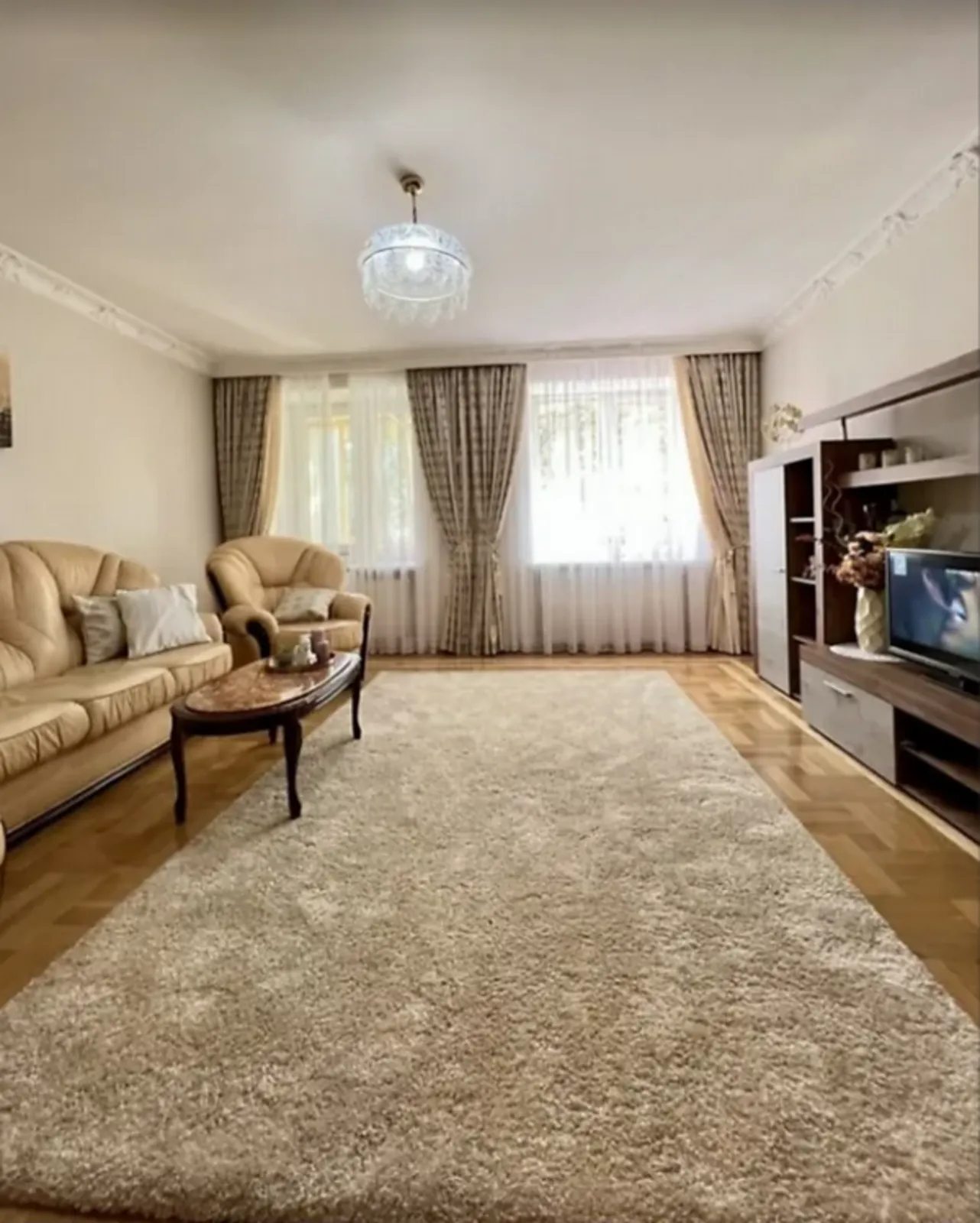 Apartments for sale 3 rooms, 95 m², 1st fl./6 floors. Центр, Ternopil. 