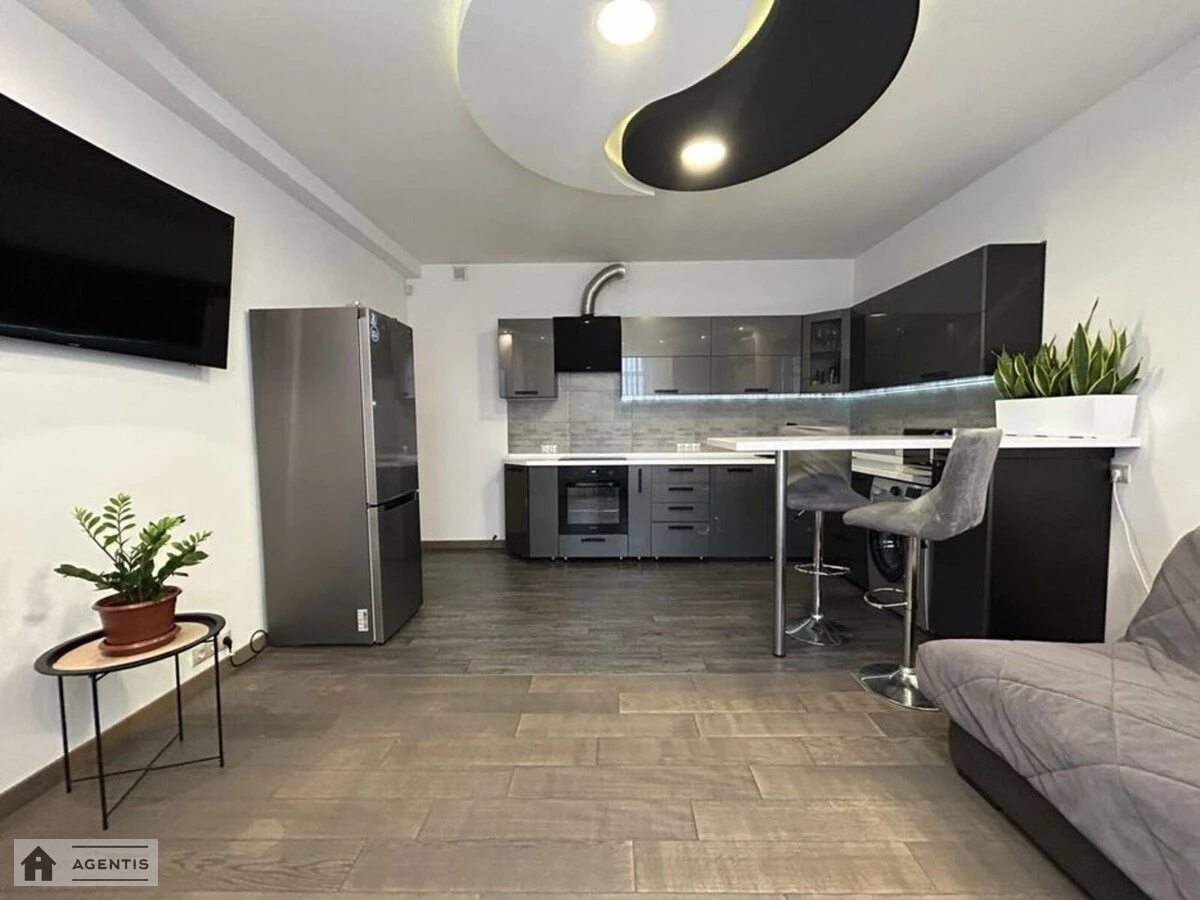 Apartment for rent 2 rooms, 80 m², 3rd fl./5 floors. Dmytra Lutsenka vul., Kyiv. 