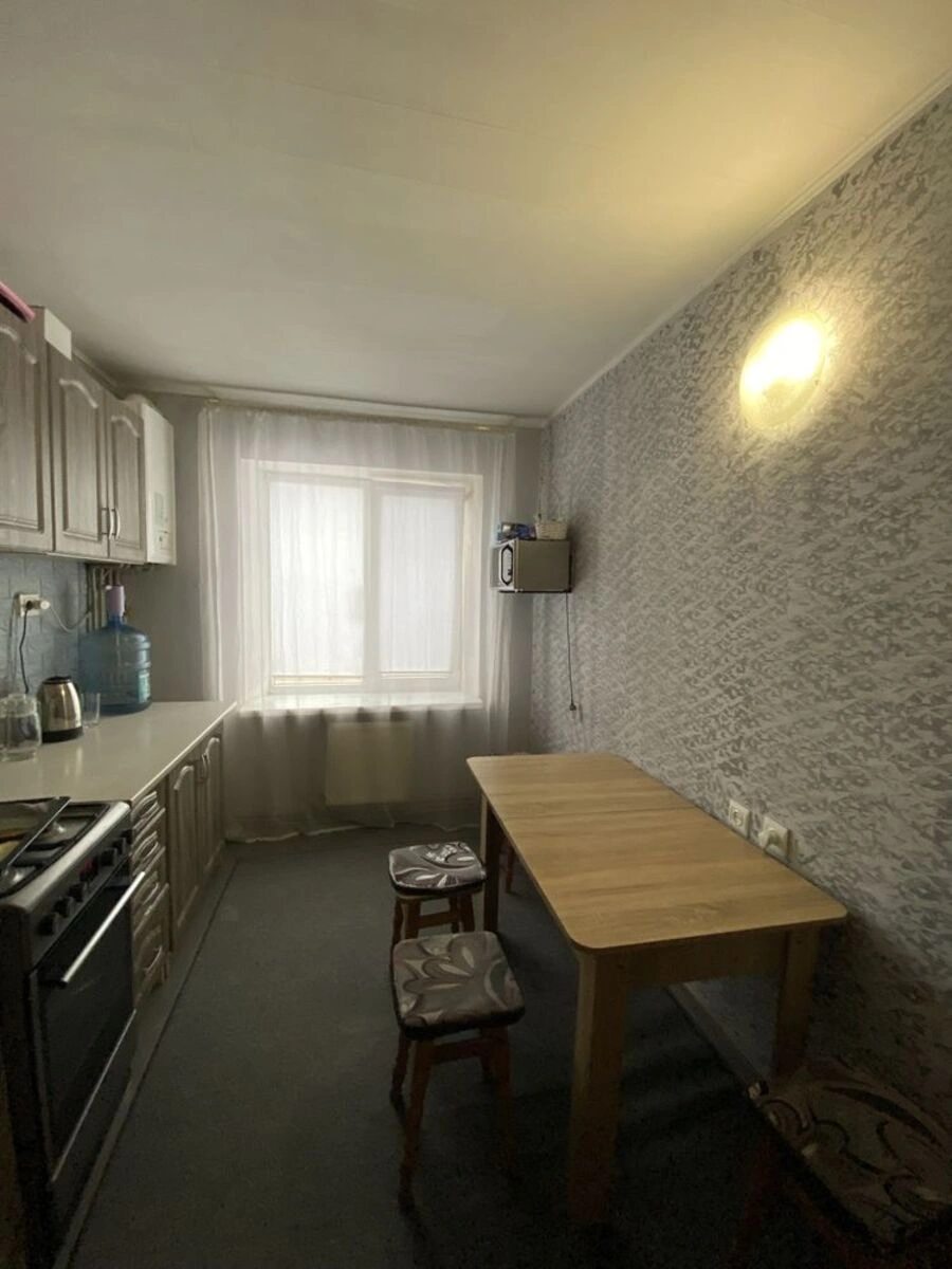 Apartments for sale 3 rooms, 71 m², 9th fl./9 floors. Vokzalna vulytsya Zhovtnevoyi Revolyutsiyi, Kropyvnytskyy. 