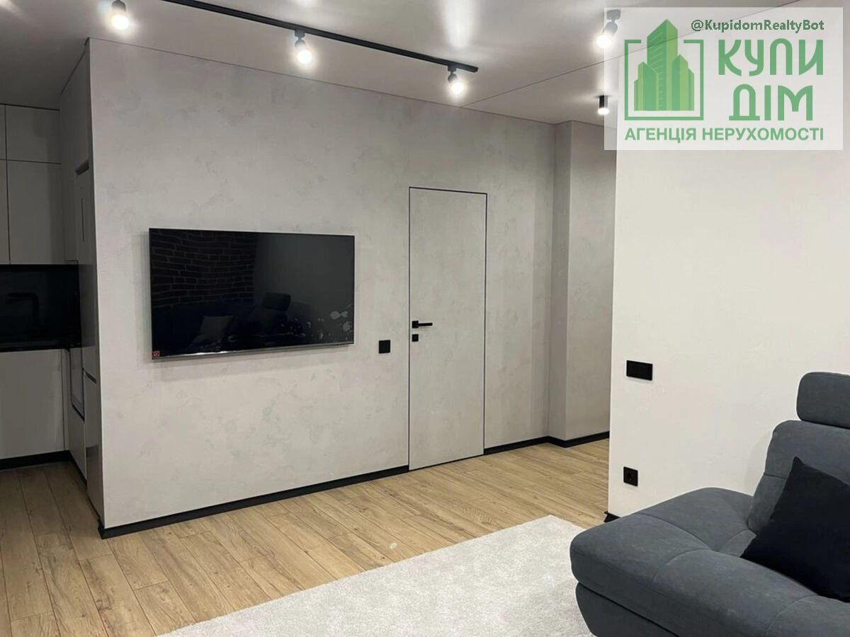 Продаж квартири 1 кімната, 53 m², 2 пов./9 поверхів. Фортечний (кіровський), Кропивницький. 