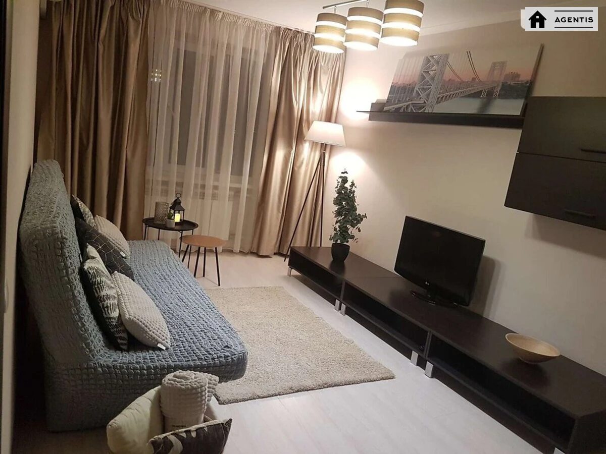 Apartment for rent. 2 rooms, 51 m², 3rd floor/14 floors. 97, Kozatcka 97, Kyiv. 