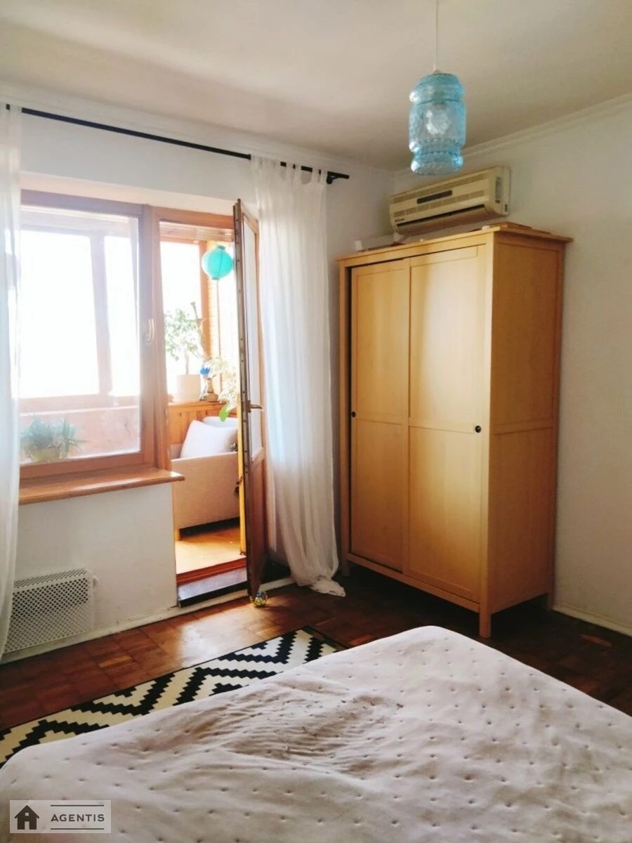 Apartment for rent. 2 rooms, 56 m², 12 floor/12 floors. Desnyanskyy rayon, Kyiv. 