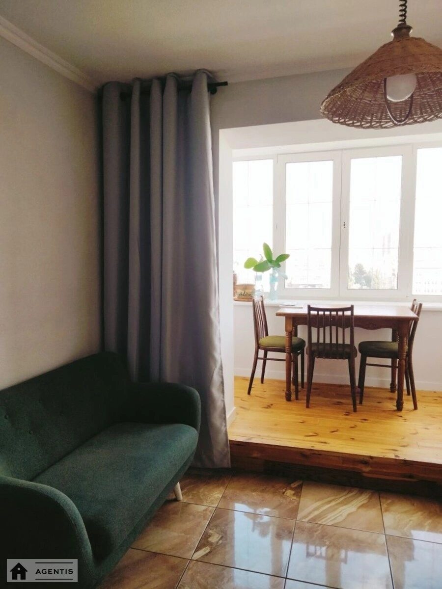 Apartment for rent. 2 rooms, 56 m², 12 floor/12 floors. Desnyanskyy rayon, Kyiv. 