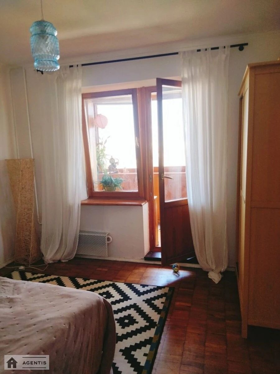 Apartment for rent. 2 rooms, 56 m², 12 floor/12 floors. Desnyanskyy rayon, Kyiv. 