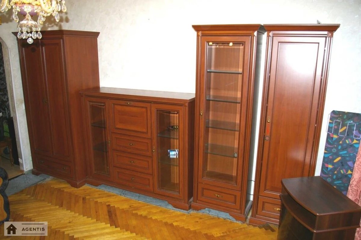 Сдам квартиру. 1 room, 40 m², 1st floor/16 floors. 160, Антоновича вул. (Горького), Киев. 