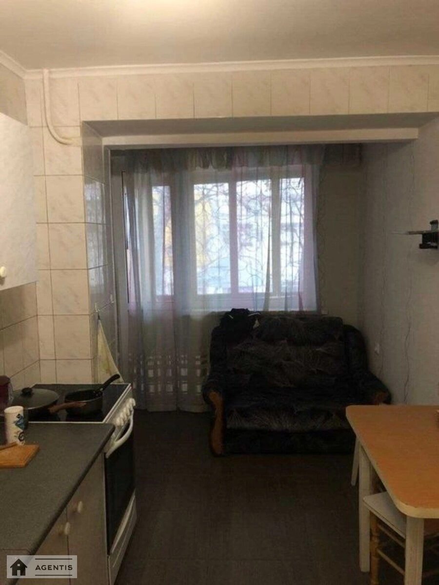 Здам квартиру. 1 room, 40 m², 1st floor/16 floors. 160, Антоновича вул. (Горького), Київ. 