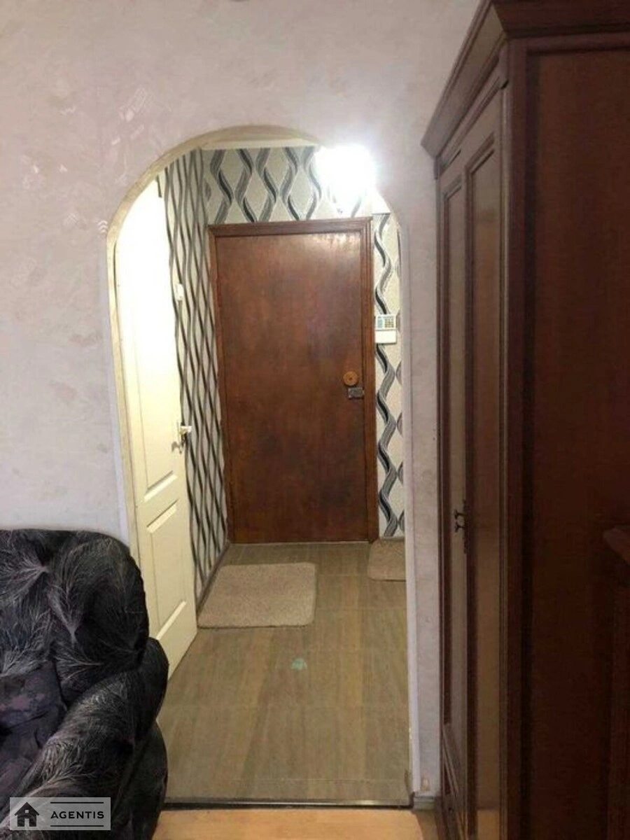 Сдам квартиру. 1 room, 40 m², 1st floor/16 floors. 160, Антоновича вул. (Горького), Киев. 