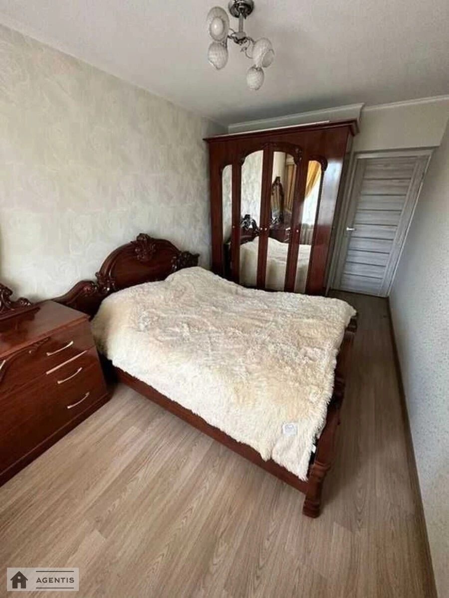 Сдам квартиру. 2 rooms, 43 m², 4th floor/5 floors. 12, Миколи Василенка вул., Киев. 