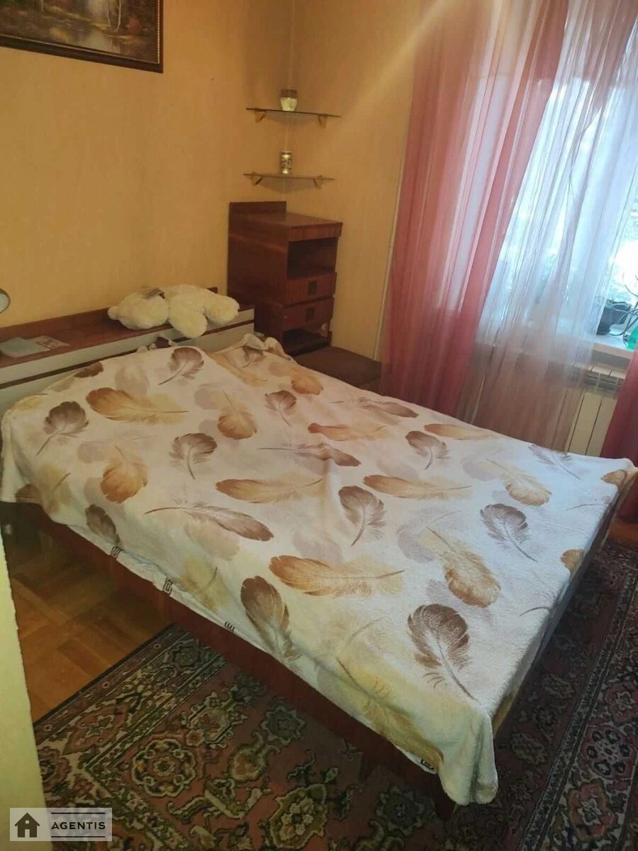 Apartment for rent. 3 rooms, 68 m², 2nd floor/9 floors. 34, Symyrenka 34, Kyiv. 