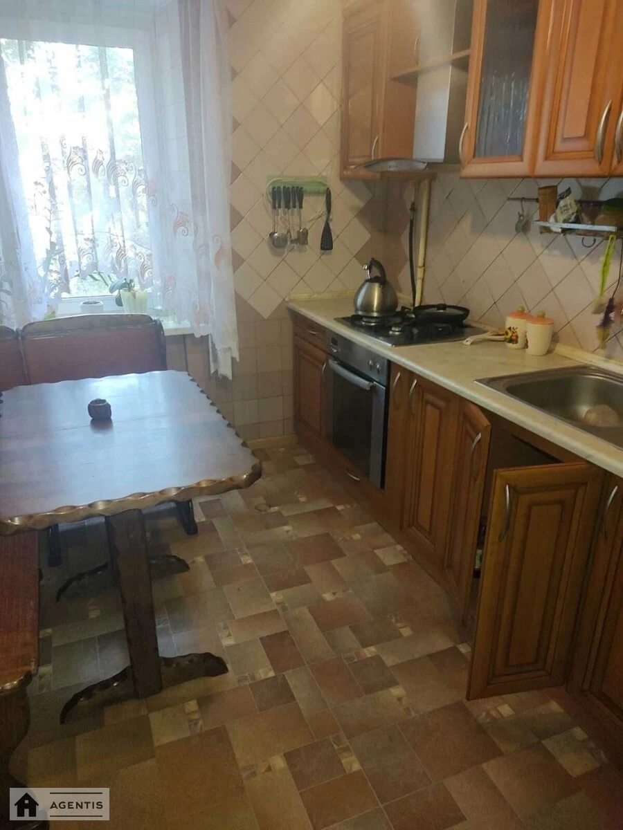 Сдам квартиру. 3 rooms, 68 m², 2nd floor/9 floors. 34, Симиренко 34, Киев. 