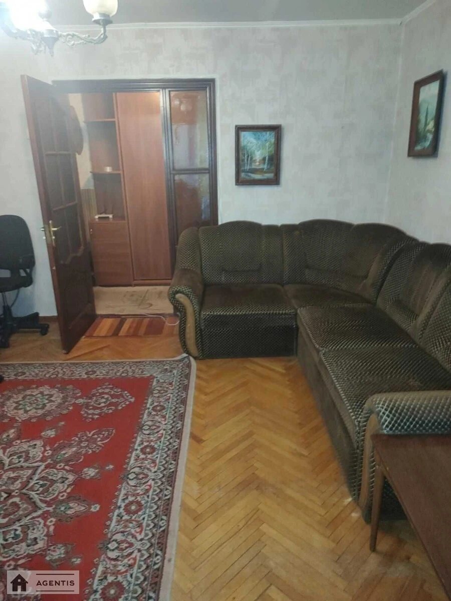 Apartment for rent. 3 rooms, 68 m², 2nd floor/9 floors. 34, Symyrenka 34, Kyiv. 